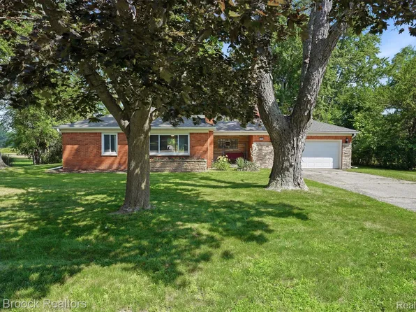 2444 Anders Dr, Waterford, MI 48329