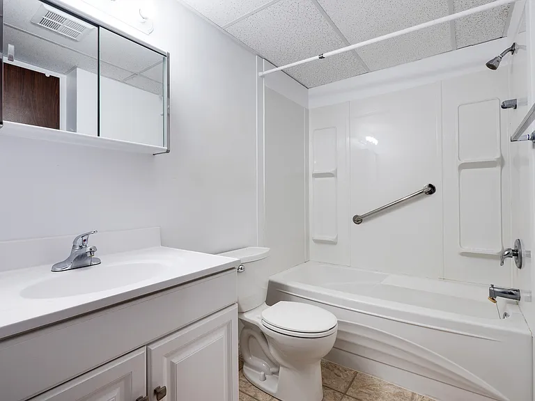641 Cedar St N — Photo 8