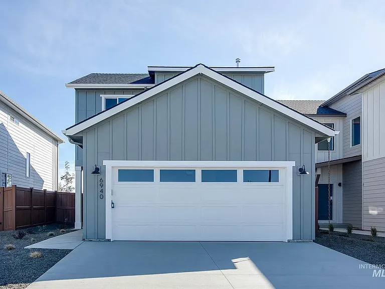 6940 S Chinook Ave — Photo 1