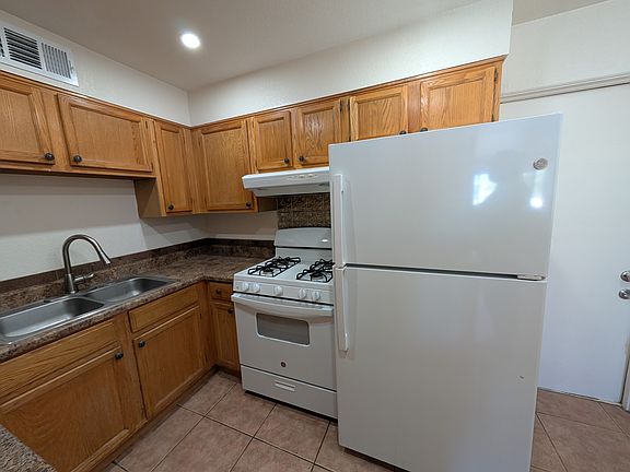3rd image of 810 W 12th St