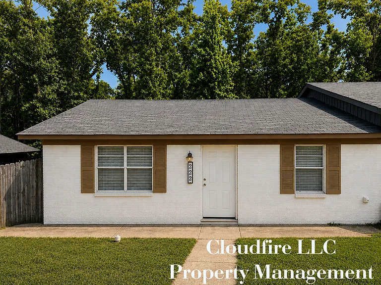 222 James Cir — Photo 1
