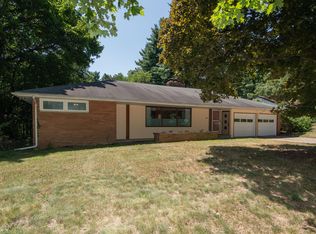 3001 Bobolink Ln, Kalamazoo, MI 49008