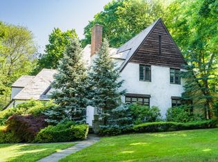 1 Robbin Hill Rd, Scarsdale, NY 10583