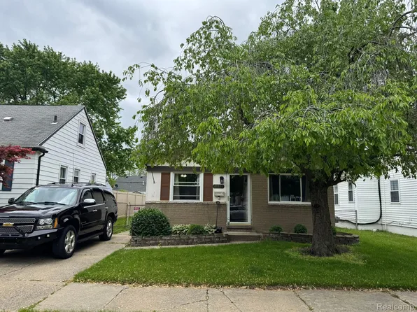 27355 Elmhurst St, Roseville, MI 48066