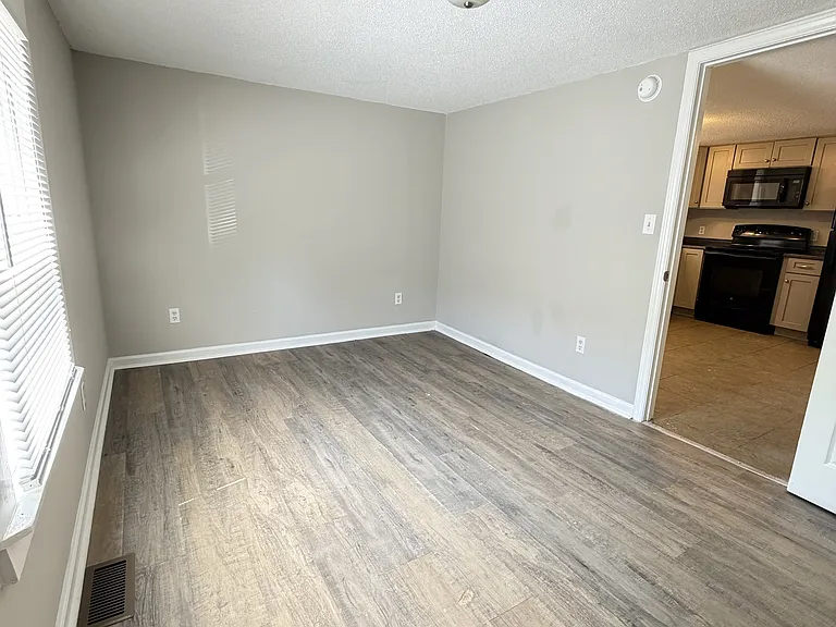 919 N Walnut St — Photo 16