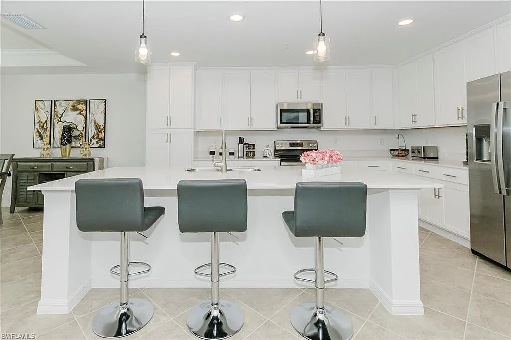 2 bed, 2.0 bath, 1154 sqft, $5,795 — Photo 4