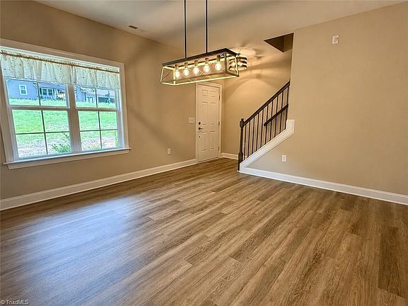 5th image of 446 Bethesda Rd