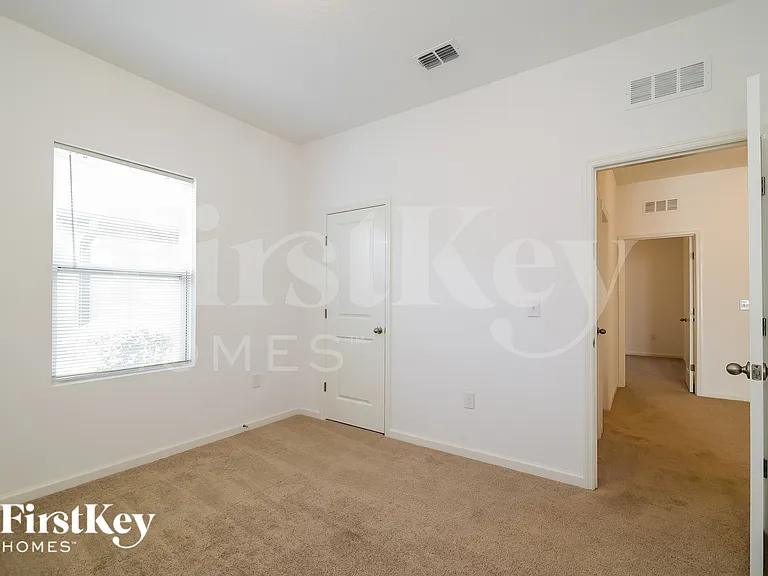 343 Eaglecrest Dr — Photo 7