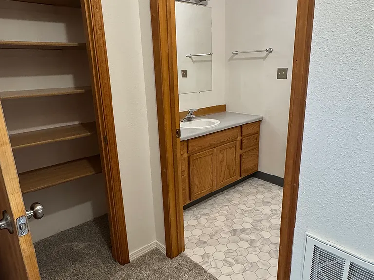 1627 Poplar St #1 — Photo 11