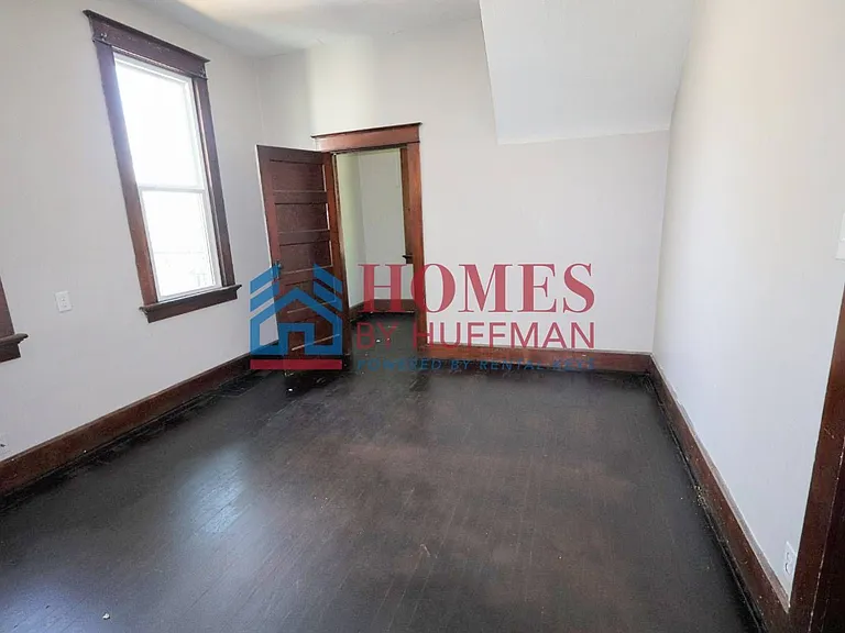 610 E Gum St — Photo 14
