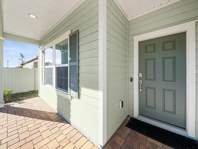 100 Lake Sinclair St — Photo 4