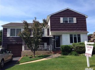 9 Regina Rd, Farmingdale, NY 11735