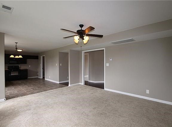 5th image of 222 E Johnson Cir