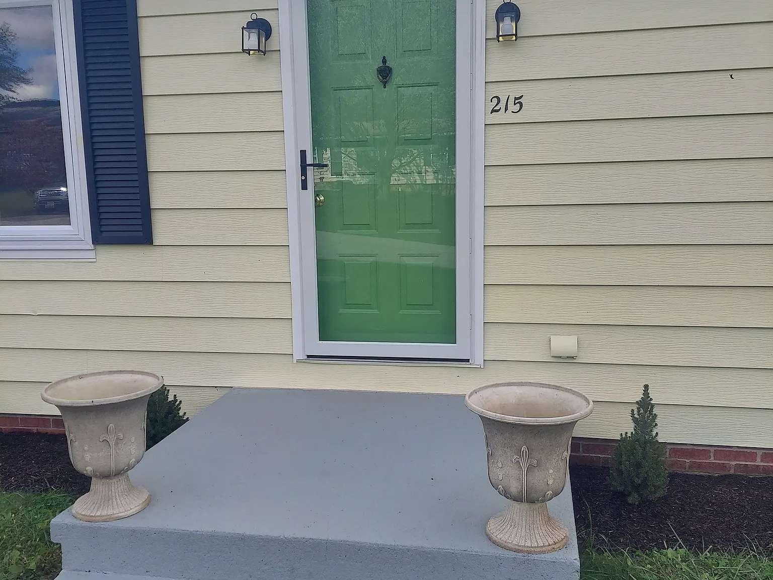 215 Southgate Dr — Photo 4