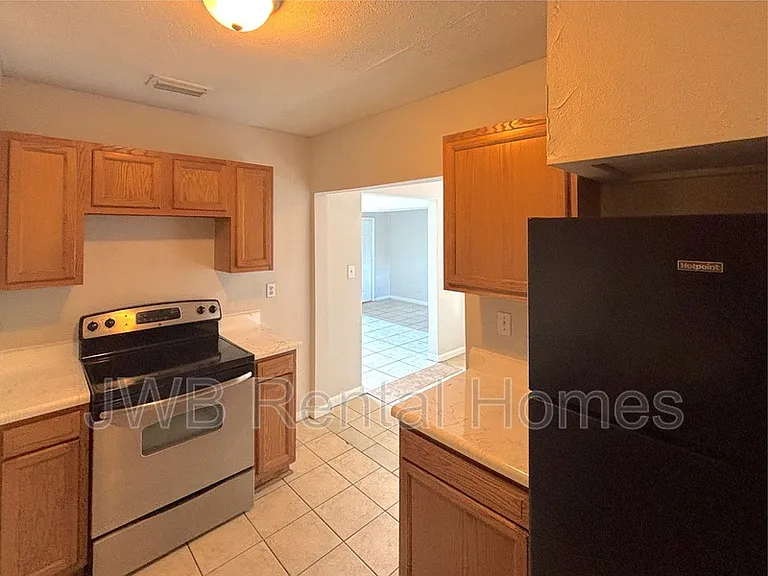 2248 Inwood Cir S — Photo 3
