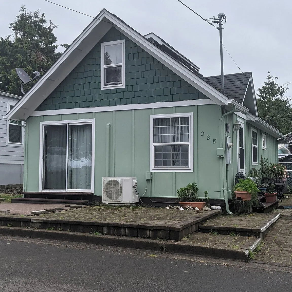2 bedroom, 1 bath Lincoln city house — Photo 1