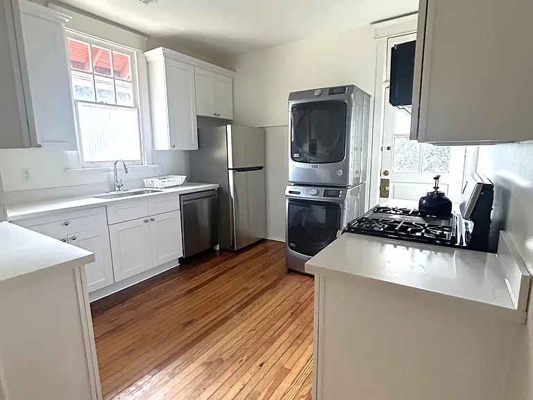 1033 Broadway St #1033 — Photo 5