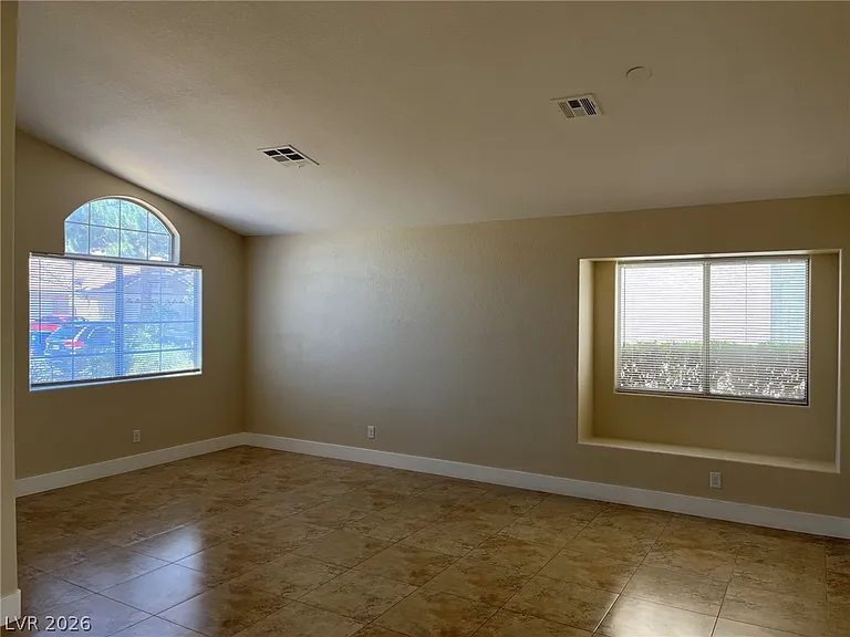 1316 Royal Creek Ct — Photo 4