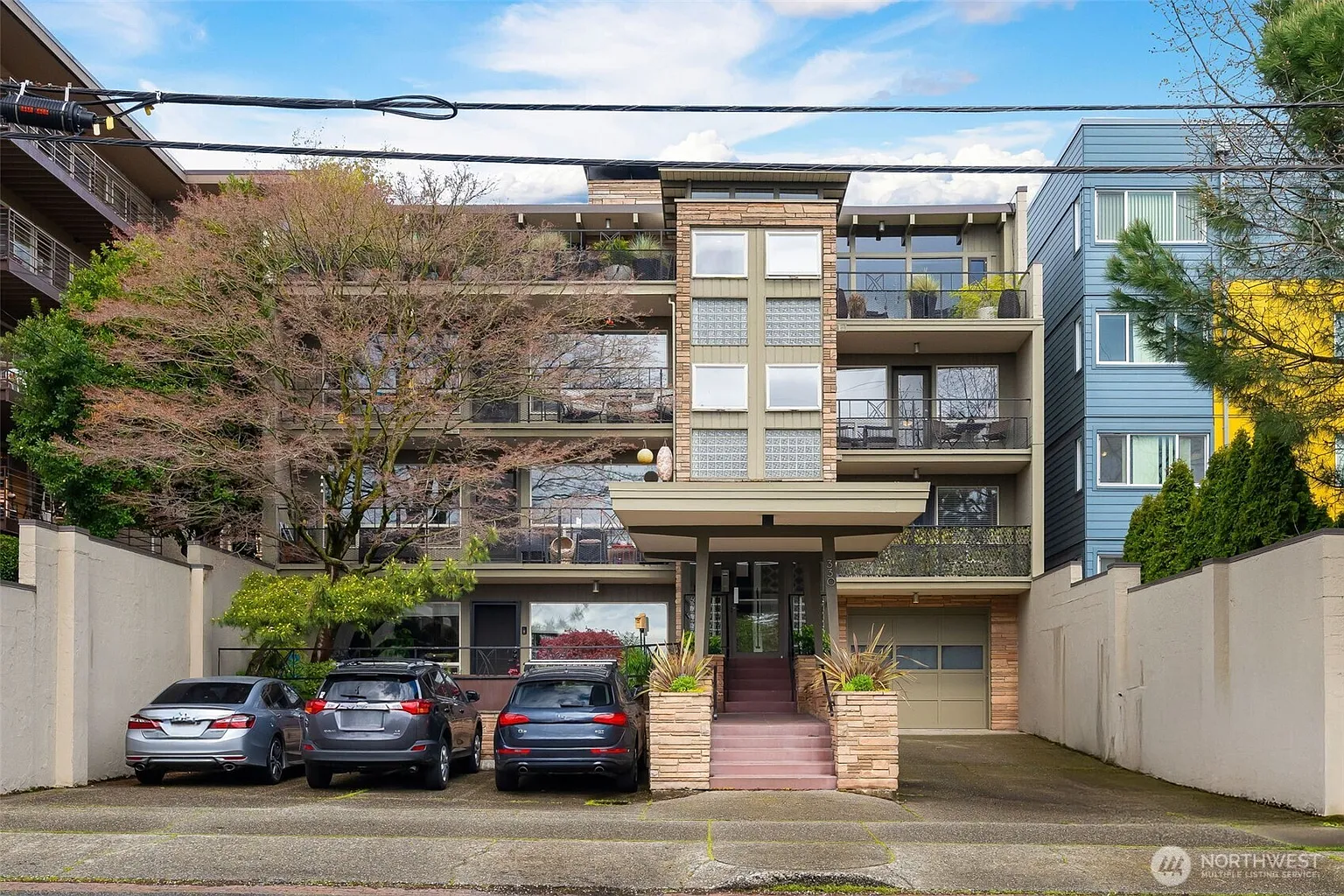 330 W Roy Street #302 photo 1
