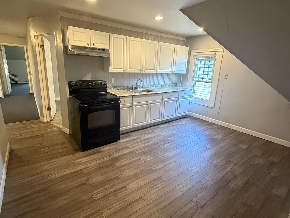 317 Pleasant St