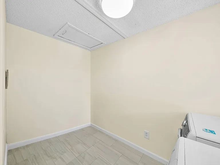 15011 Ashland Cir #23 — Photo 10