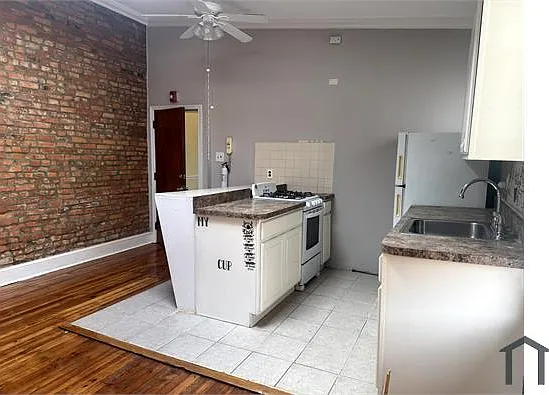 6 W Pomona St