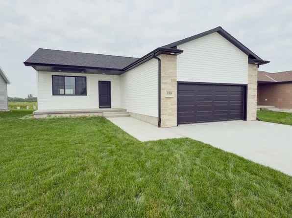 2104 E 41st St, Kearney, NE 68847