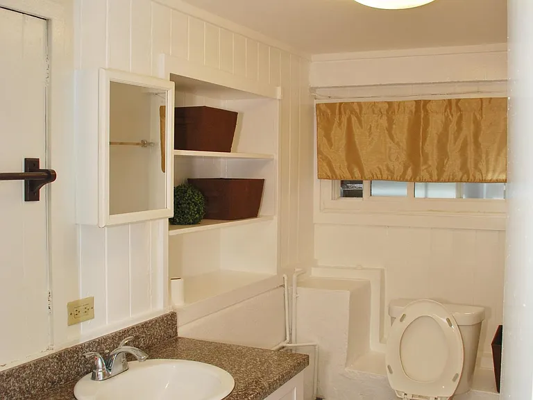 1/F Bathroom