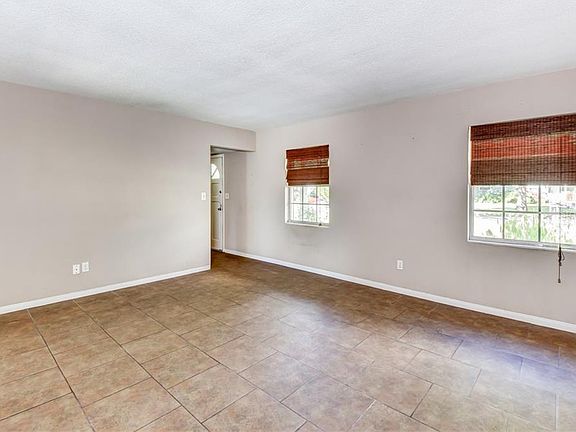 5th image of 427 Andrews St