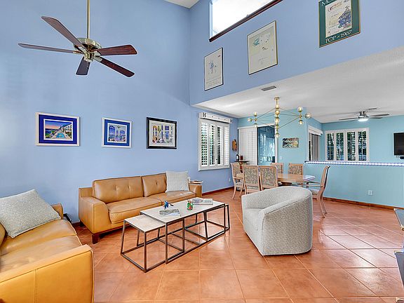 5th image of 2922 Port Royale Ln S