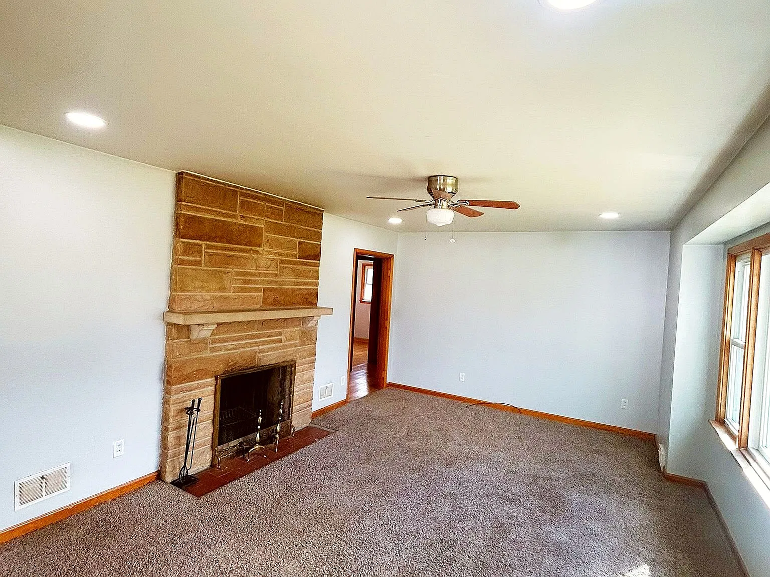 3 bed, 1184 sqft, $1,795 — Photo 3