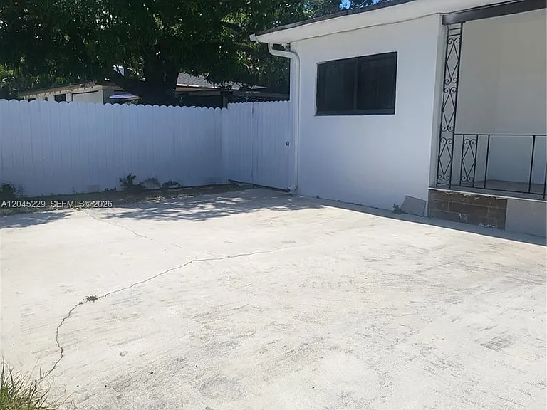 2467 NW 95th Ter #FRONT — Photo 3