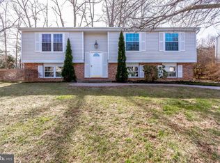 1737 Whitewood Ln, Herndon, VA 20170