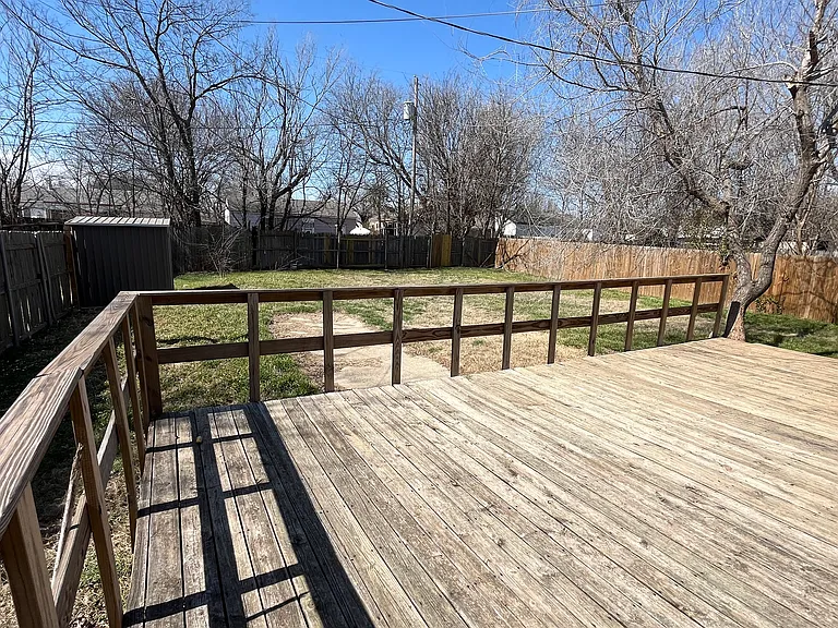 2325 McCracken Dr — Photo 8
