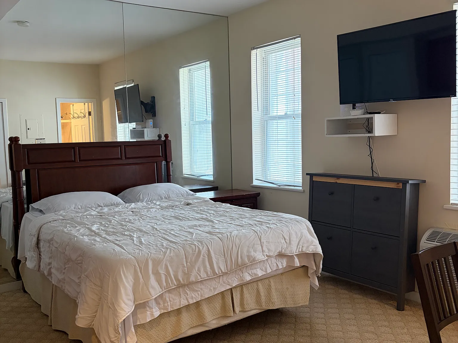 Studio, 272 sqft, $2,100 — Photo 3