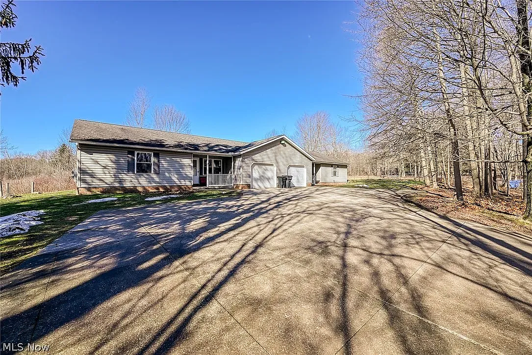 3 bed, 1.5 bath, $1,400 — Photo 2