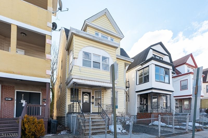 1st image of 208 N 19Th St
