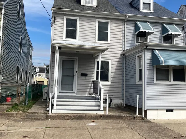 319 Penn St, Bristol, PA 19007