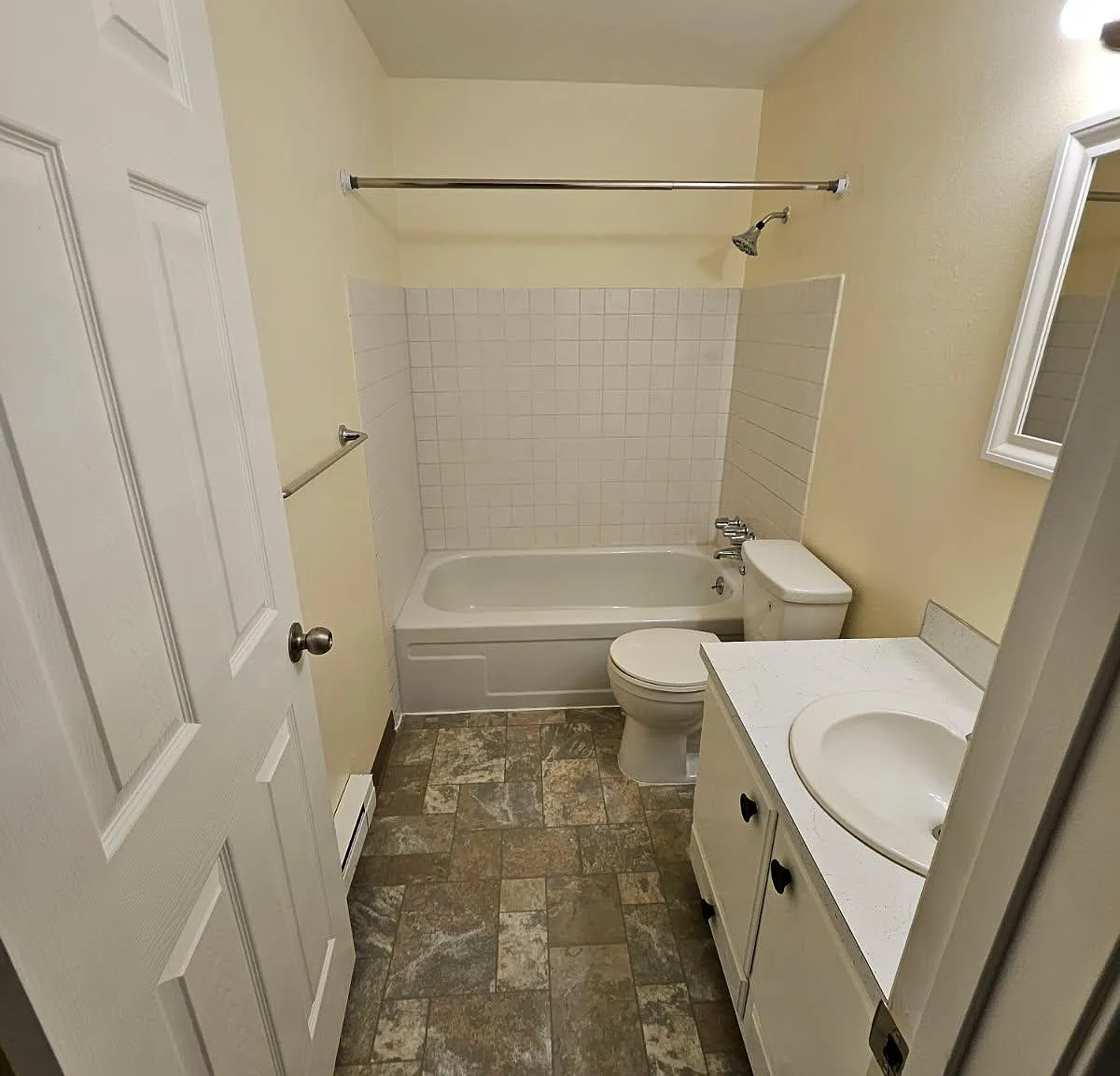 2 bed, 1.5 bath, 1000 sqft, $1,750 — Photo 2
