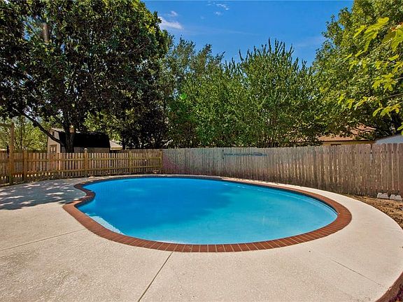 3rd image of 1301 Drake Elm Dr