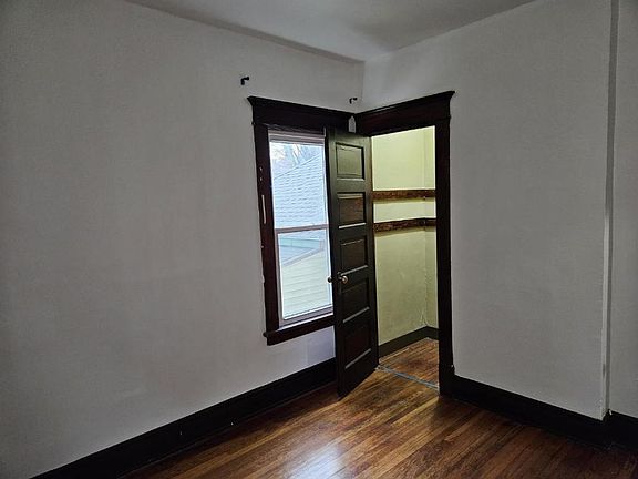 3rd image of 944 Lafayette Ave #944