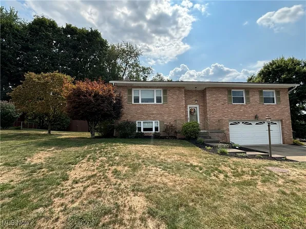 212 Greentree Dr, Saint Clairsville, OH 43950