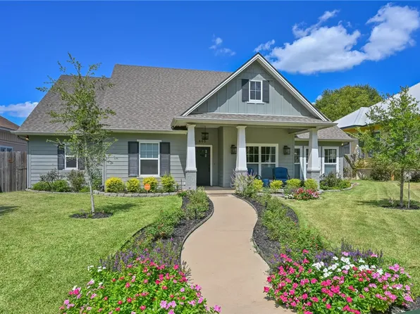 403 E McAlpine St, Navasota, TX 77868