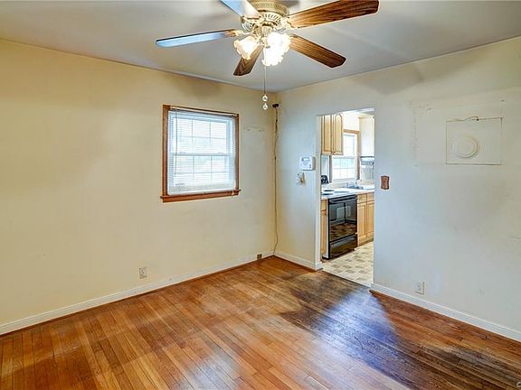 4th image of 21304 Halloway Ave