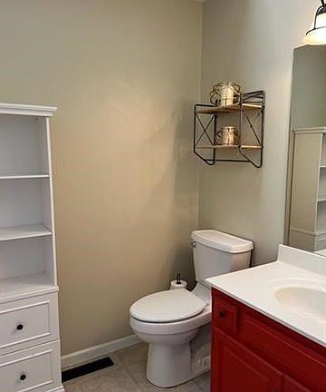 3rd image of 611 Taylor Dr