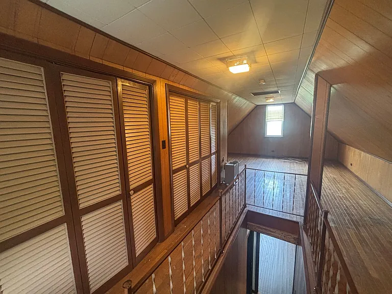 434 Katherine St — Photo 17
