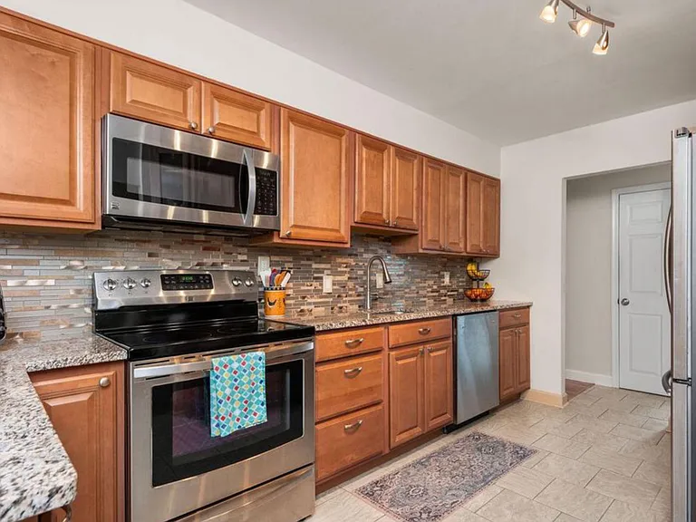 1027 Rozel Ave — Photo 2