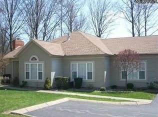 11 Hunters Woods Blvd, Canfield, OH 44406