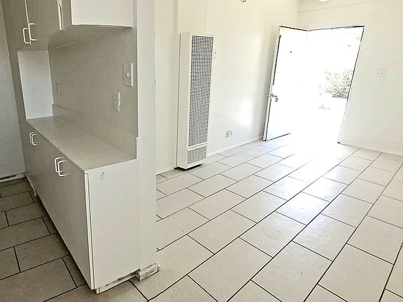 5th image of 611 E Knox Dr