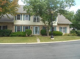 1539 Laurel Oaks Dr, Streamwood, IL